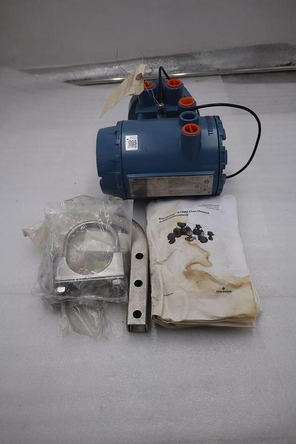 Used ROSEMOUNT TRANSMITTER MODEL C1151GP3E12M1B1C6 NEW UNIT STOCK 5589A