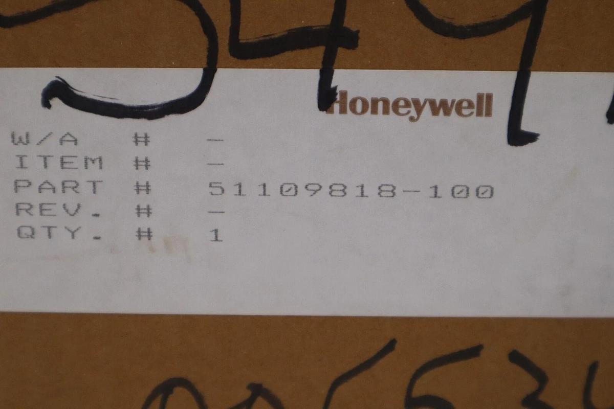 HONEYWELL DC POWER SUPPLY 51109818-100 NEW IN BOX UNIT STOCK G79A