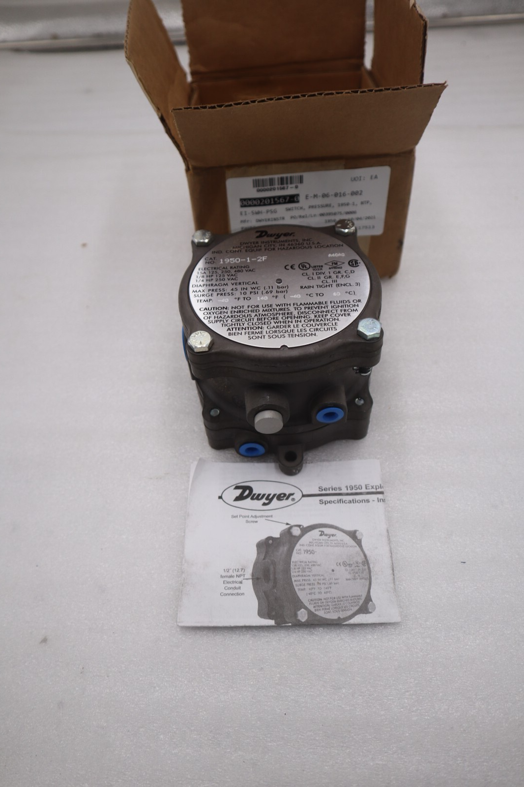 Used 1950-1-2F Dwyer- Pressure Switch- 114037-03 NEW WITH BOX STOCK G389A