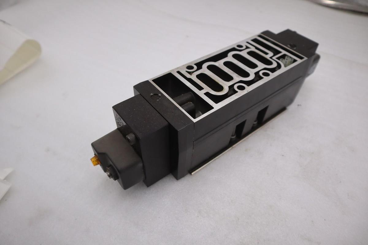 Used NEW OPEN BOX PARKER H42VXBGA53A 120VAC 145PSI STK GF778