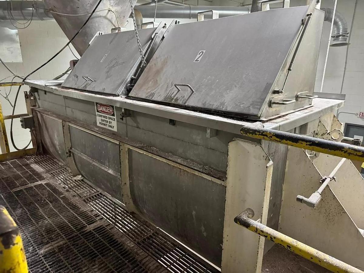 Used STAINLESS STEEL DOUBLE SPIRAL RIBBON BLENDER APPROXIMATELY 170 CUBIC FEET