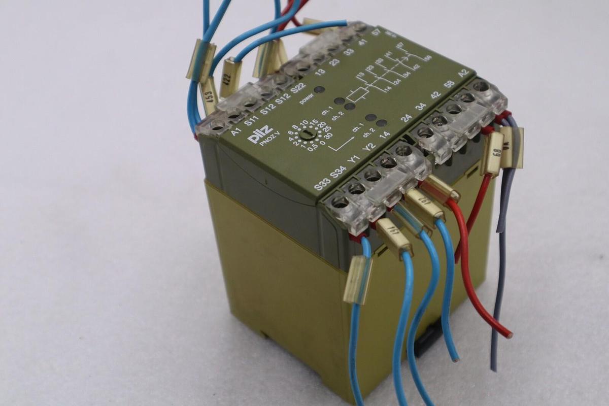 Used PILZ SAFETY RELAY 474790 PNOZ V 30S 24 V DC PNOZV30S24VDC STOCK K-3831