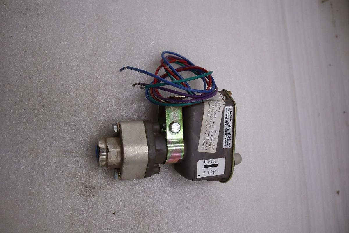 Used PRESSURE ACTUATED SWITCH C9612-3-CS STOCK NEW OPEN BOX #K-1946A