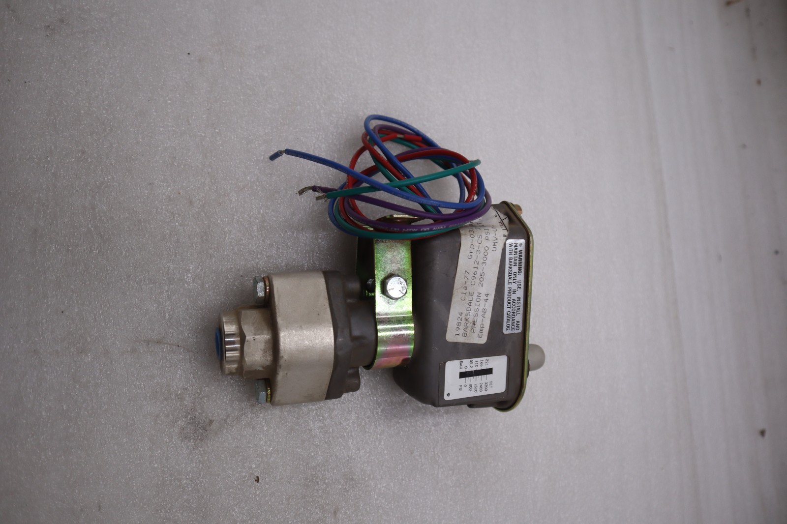 Used PRESSURE ACTUATED SWITCH C9612-3-CS STOCK NEW OPEN BOX #K-1946A
