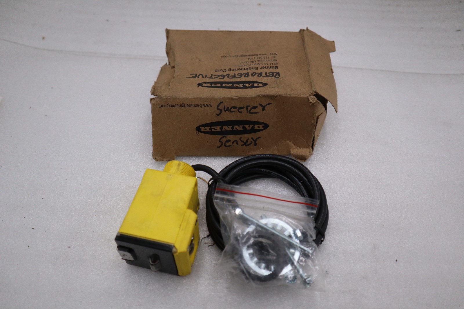 Used NEW OPEN BOX Banner Engineering Q45VR3LV Photoelectric Sensor STK K2081CC