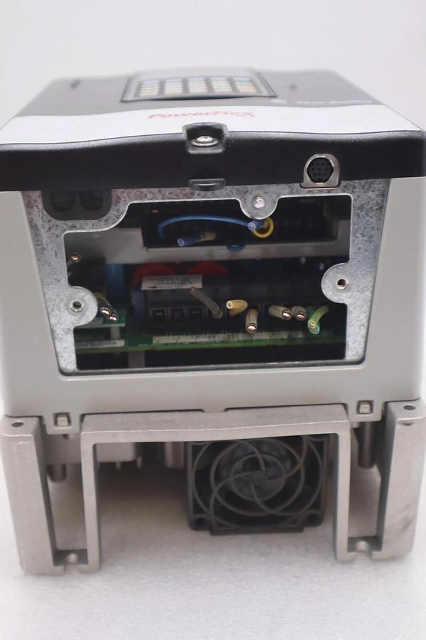 Used 20AD8P0A3AYNANC0 ALLEN BRADLEY POWERFLEX 70 5HP AC DRIVE 480 VOLT STOCK 3294