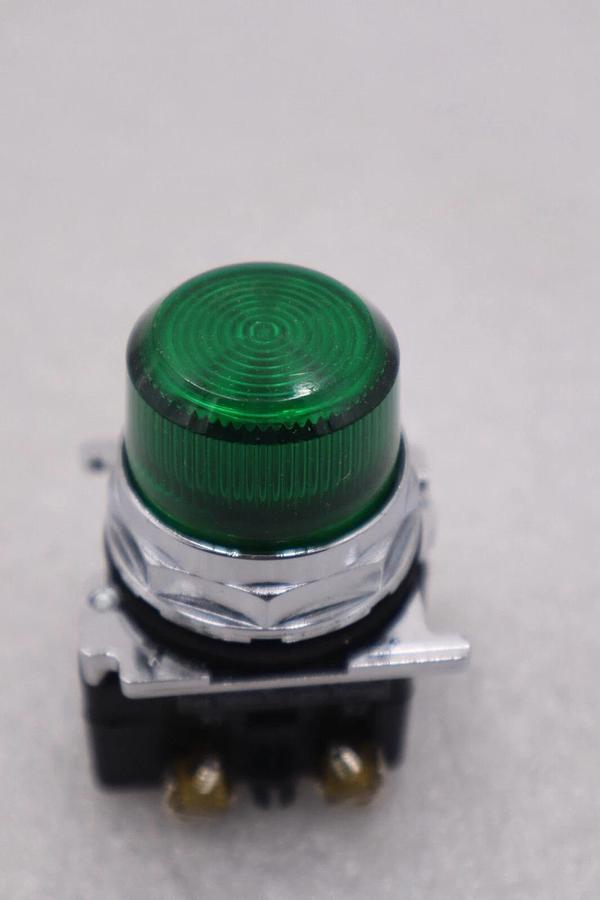 Used EATON CUTLER HAMMER 10250T206NC2N 24 VAC VDC Green Indicating Light NEW #K-2555B