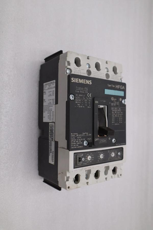 Siemens 3VL3125-2GE33-0AA0 250A Circuit Breaker 600V HFX3P250F HFGA 250 Amp 3P-N