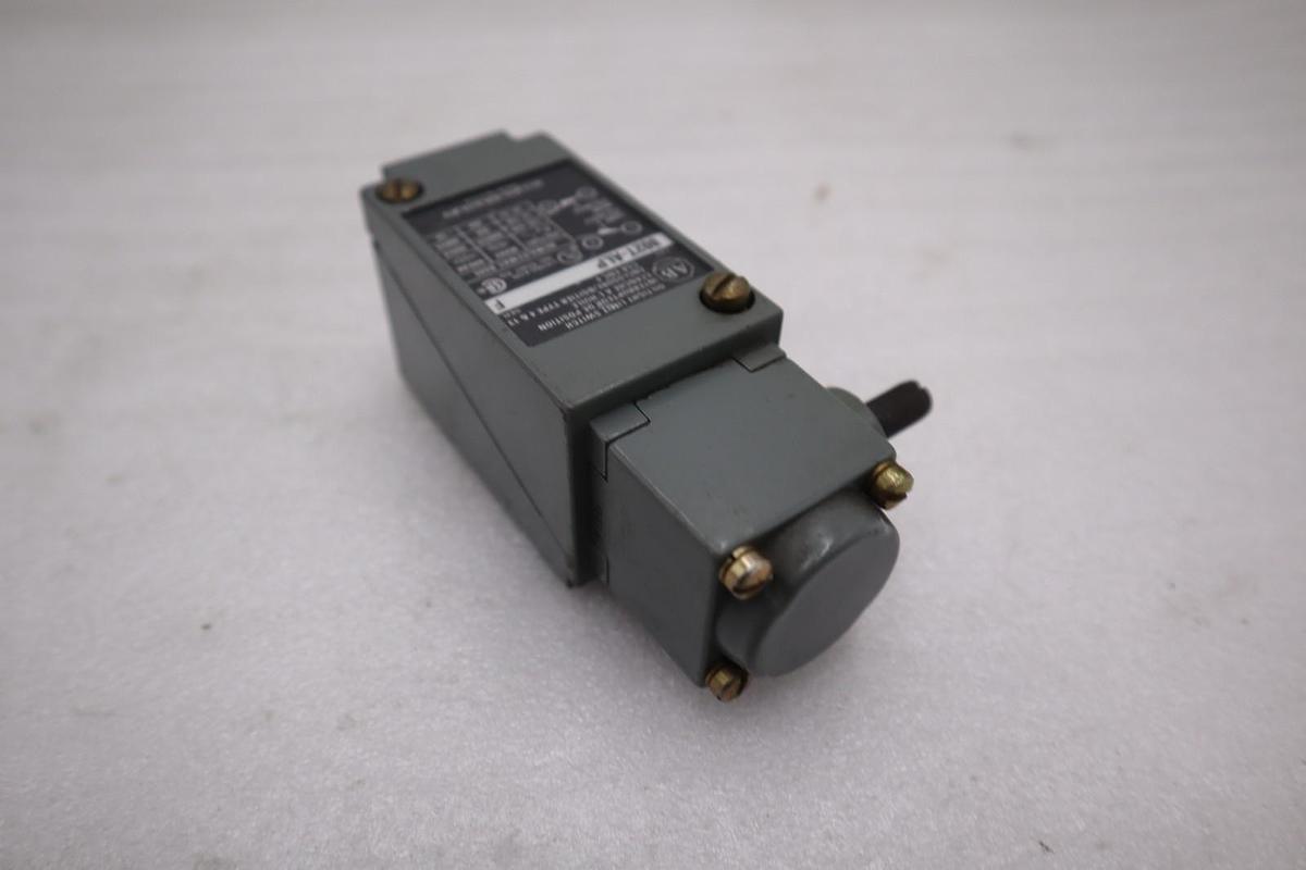Used NEW OPEN BOX AB ALLEN BRADLEY 802T-ALP LIMIT SWITCH SER.J 802TALP STK L84C