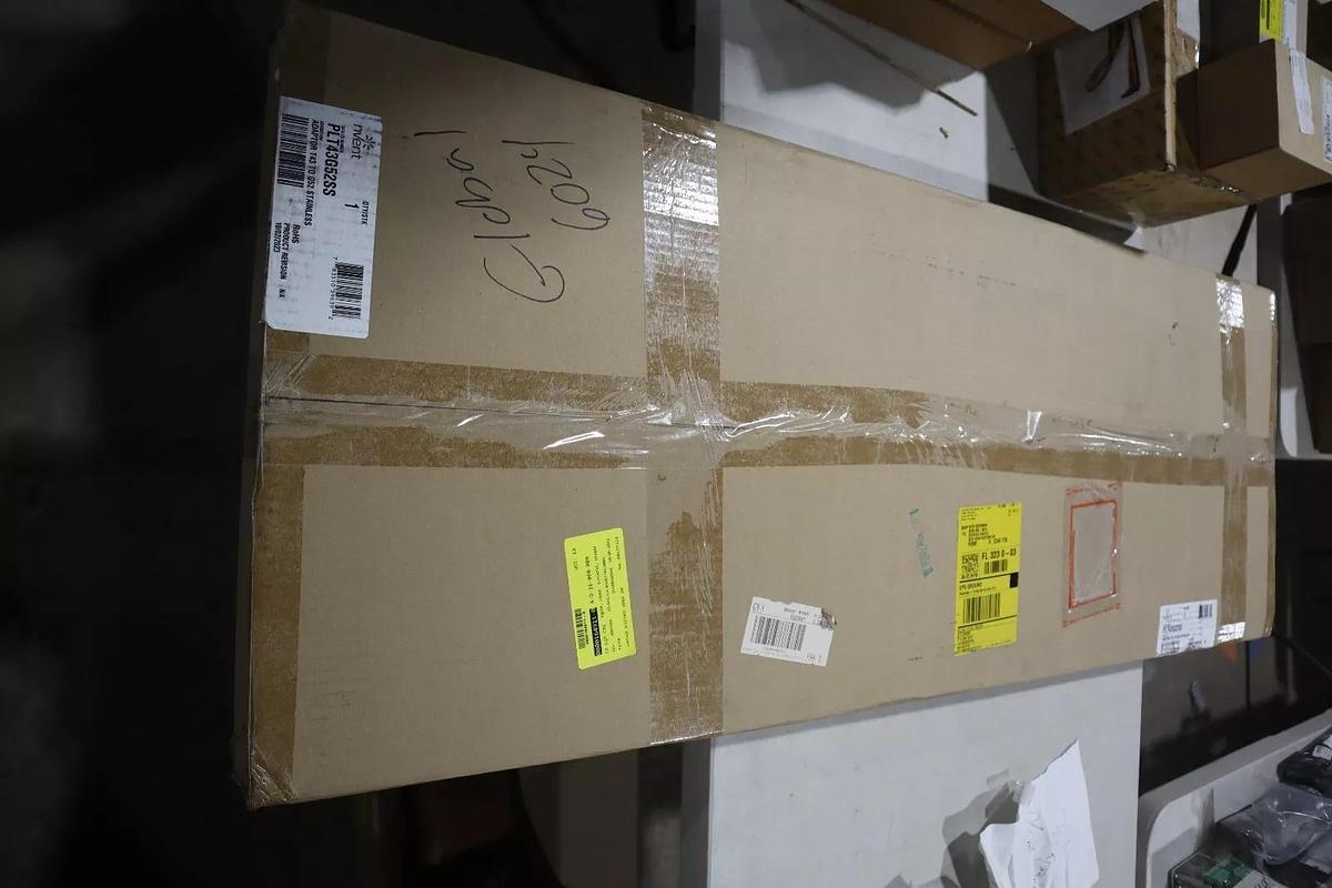 Used NEW Hoffman Nvent  PLT43G52SS ADAPTOR T43 TO G52 STAINLESS STOCK G476