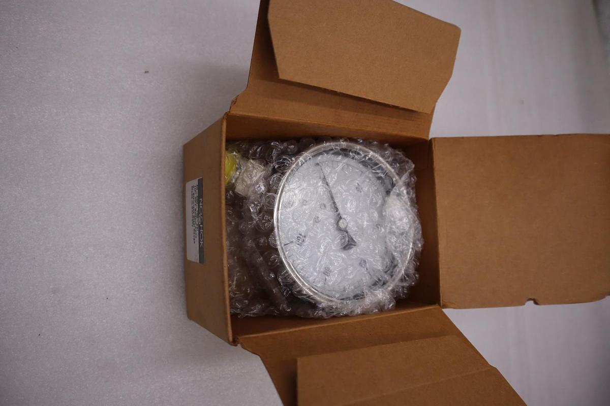 Used NEW OPEN BOX 4" NOSHOK 40-400-100-psi Pressure Gauge 1/2" Bottom Connection H804