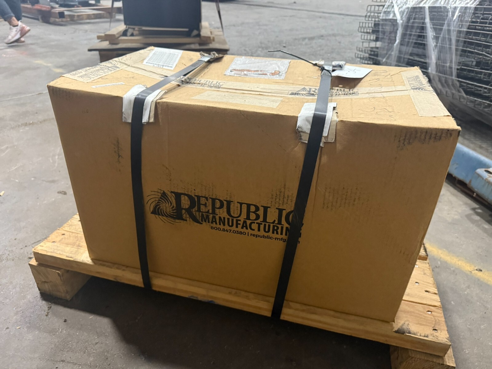 REPUBLIC ROTARY VANE VACUUM PUMP VRT-440 NEW IN BOX STOCK HP-34