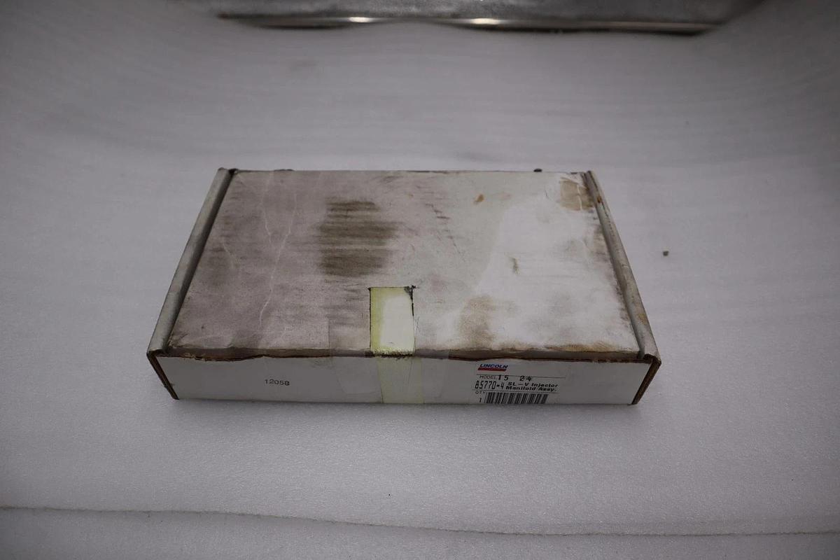 NEW OPEN BOX Lincoln 85770-4 SL-V Injector Manifold Assembly STOCK 5705CC