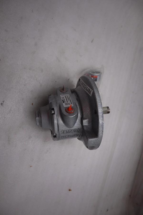 NEW OPEN BOX GAST 4AM-NRV-70C Air Motor 1.7 hp 78 cfm 1/4 in NPT STOCK 1520A