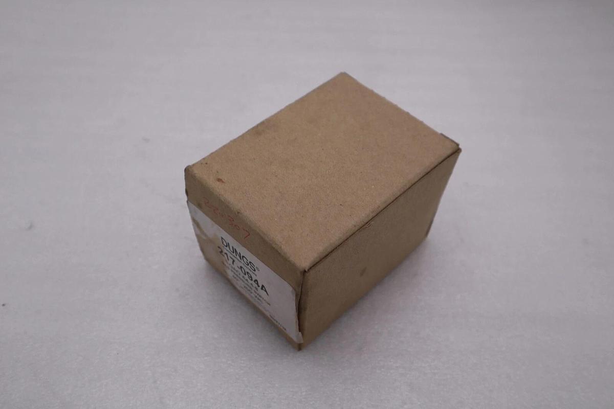 Used NEW DUNGS GAO-A4-4-8 GAS PRESSURE SWITCH PIPE MOUNT STOCK H170A