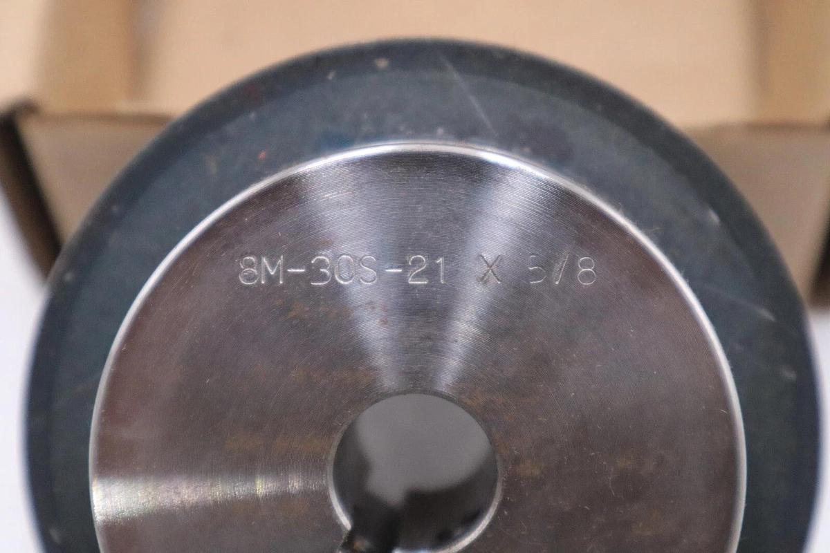 Used NEW IN BOX GATES 8M-30S-21 SPROCKET STOCK H143A
