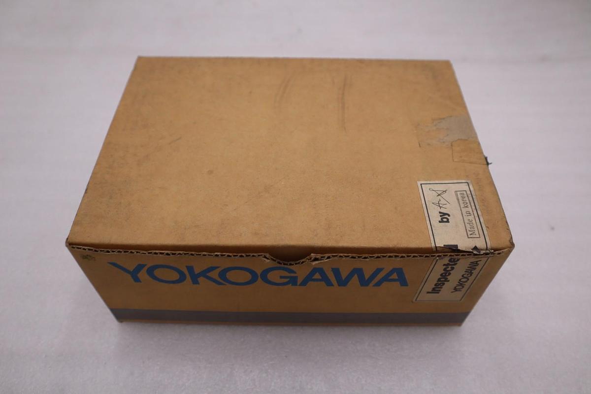 YOKOGAWA UT320-00 CONTROLLER 100-240VAC 50/60HZ STOCK 1398CC