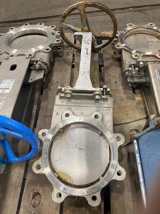 Used DEZURIK SIZE 8, 8" S/S MANUAL SLIDE GATE VALVE