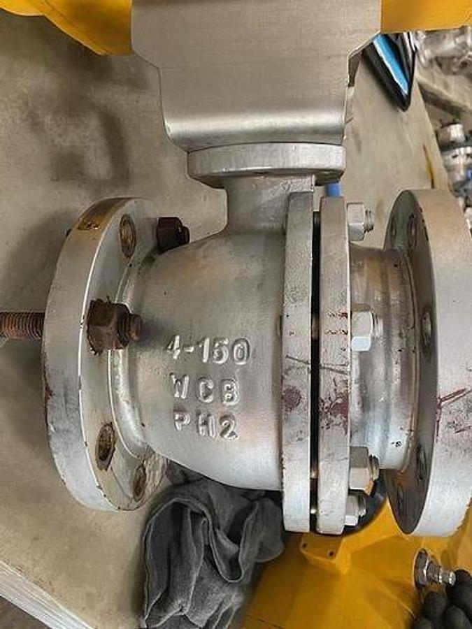 Used EMERESO FIELDQ TYPE OSO6OO-004STACW ACTUATOR WITH 4" BALL VALVE
