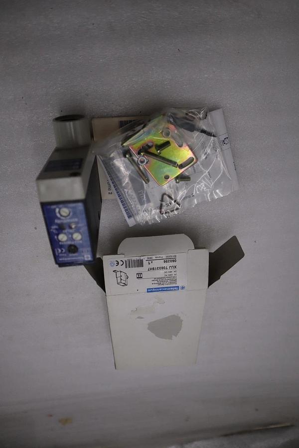 Used SCHNEIDER ELECTRIC XUJ-T060319H7 / XUJT060319H7 - NEW - STOCK H561A
