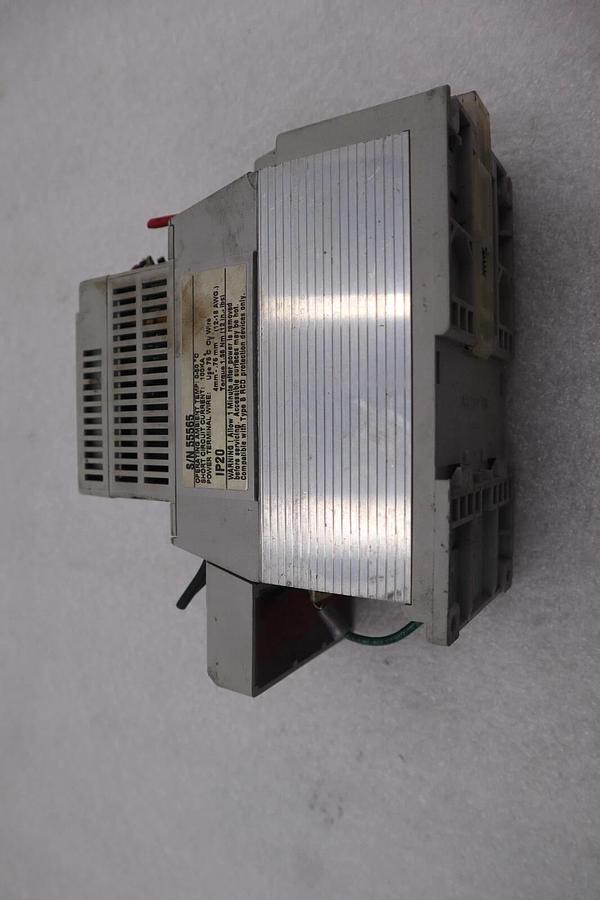 Used ALLEN BRADLEY 160-AA04NSF1 1 HP SPEED DRIVE 240 VAC 1 SER B #K-2576-B