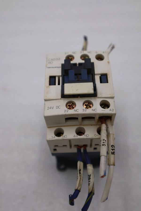 Used SCHNEIDER ELECTRIC CONTACT BLOCK JIS C4531 CONTACTOR STK H1512A