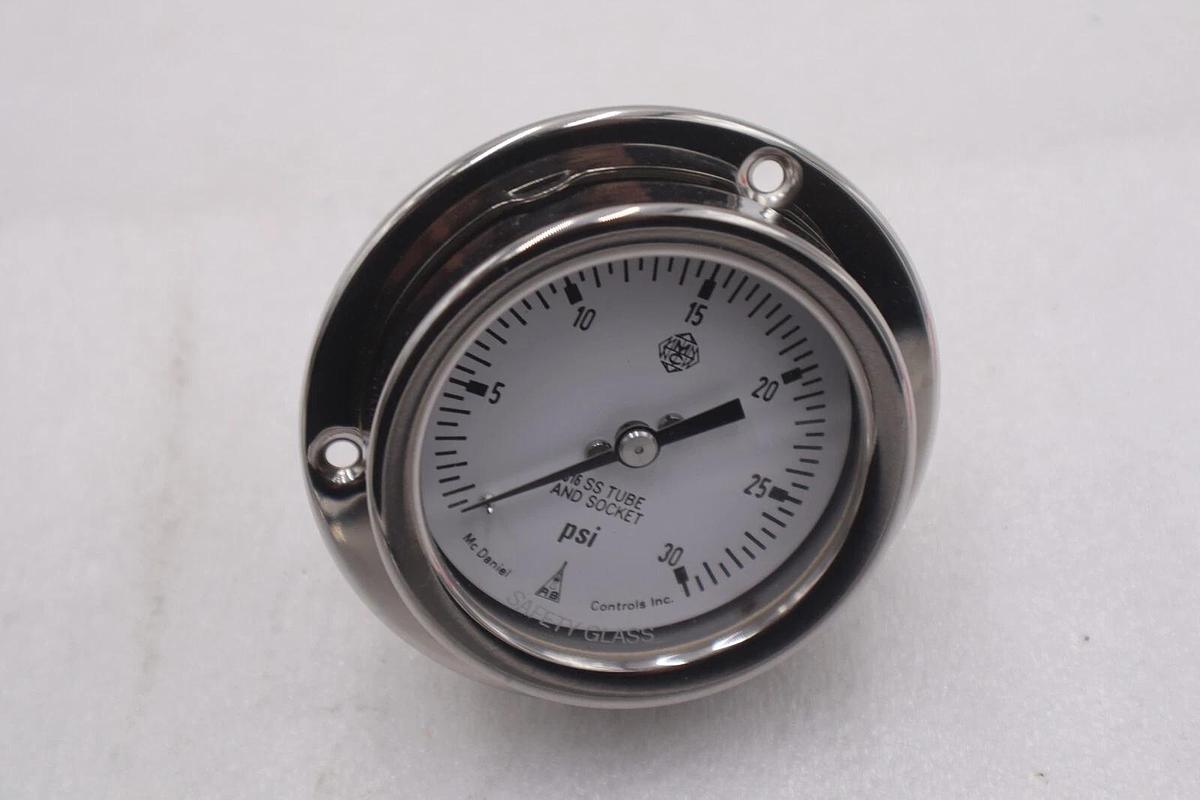NEW OPEN BOX McDaniel Controls Pressure Gauge 0-30 PSI 1/4 Npt STOCK K-3377