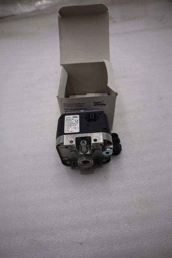 NEW KROM SCHRODER DG10U-3N 84447315 GAS PRESSURE SWITCH STOCK H625A