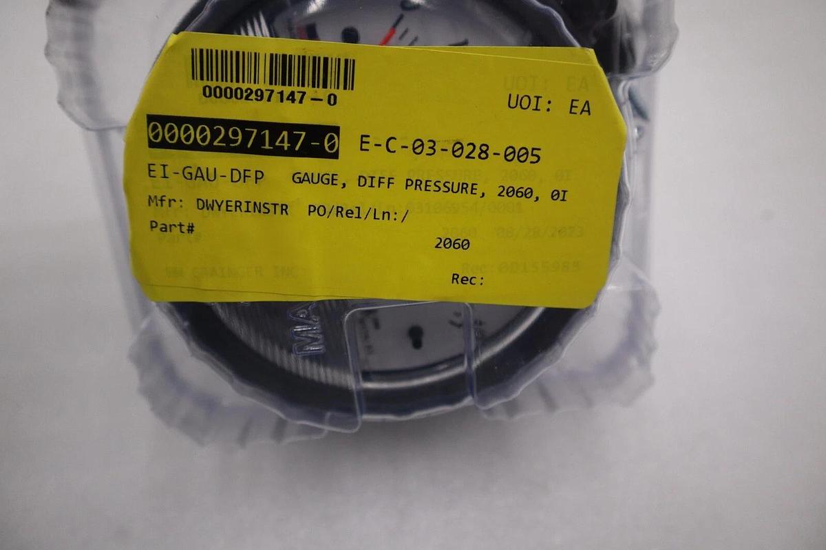 NEW OEPN BOX Dwyer Magnehelic Pressure Gauge 0-160 Inchs Of Water STK G181A