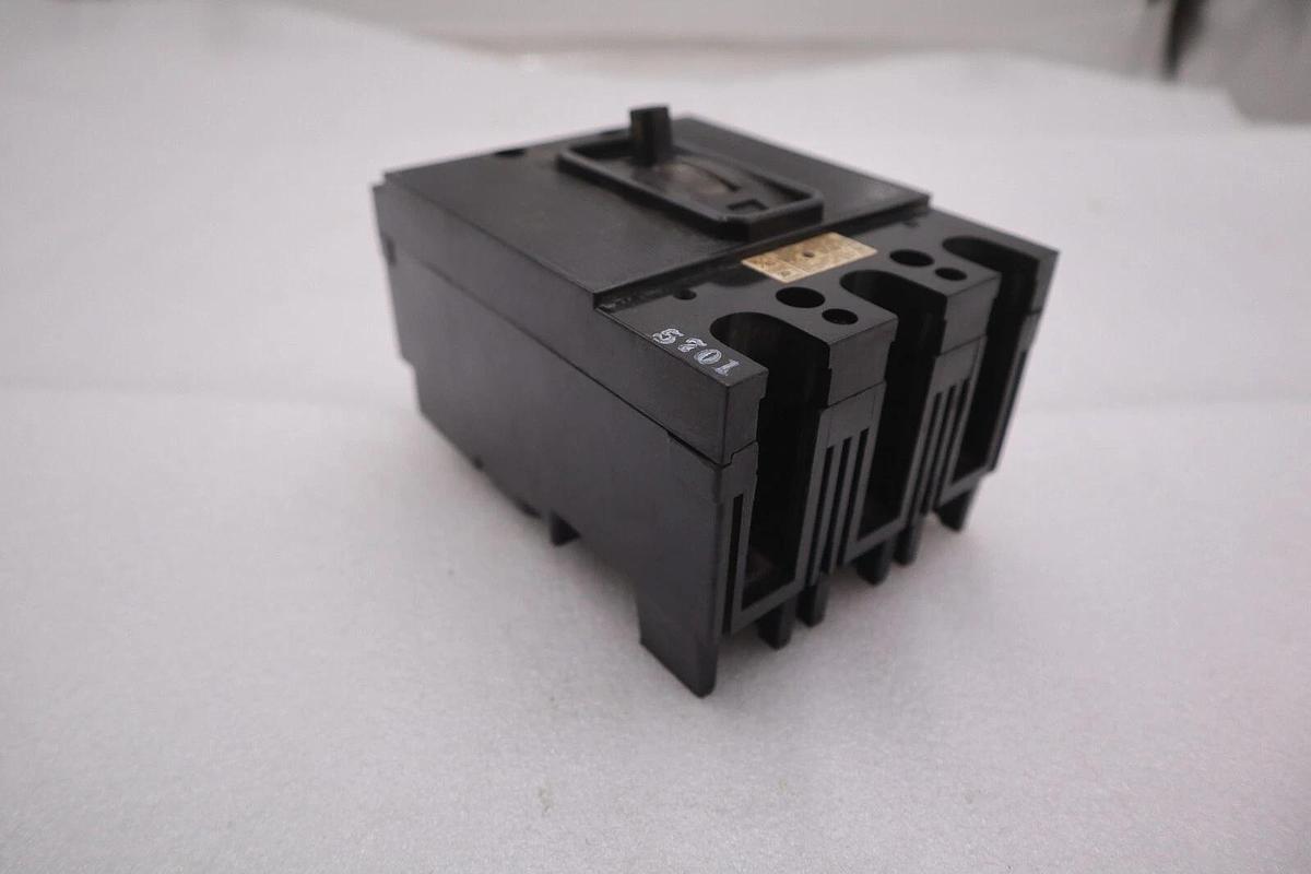 Used ITE  EE3-B020  3 POLE  20 AMP  240VAC  TYPE EE3  Circuit Breaker STOCK B-619