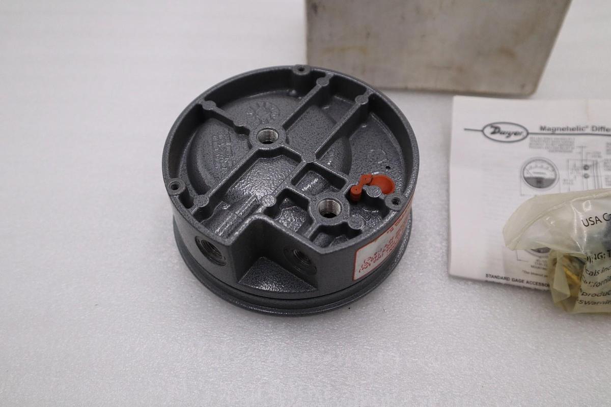 NEW Dwyer Magnehelic 190943-00 Flex-Kleen Pressure Gauge 0-15” H2O #H829A