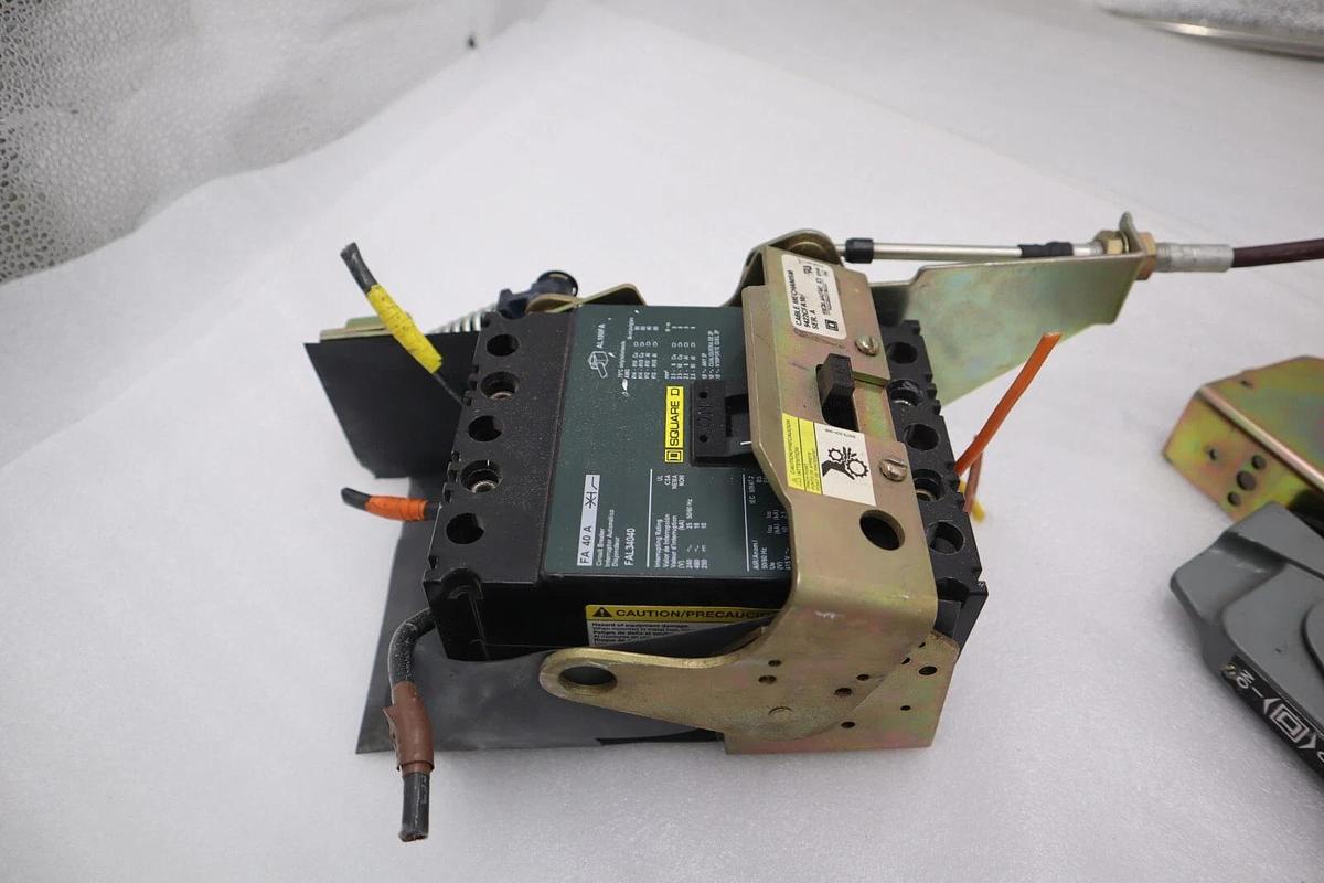 Used SCHNEIDER ELECTRIC 9422CFA10 SQUARE D FAL34040 STOCK 2401A
