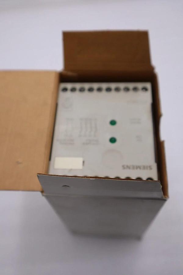 Used NEW IN BOX SIEMENS 3TK28 04-0AL2/ 3TK28040AL2 SAFETY RELAY CONTACTOR STOCK H370A