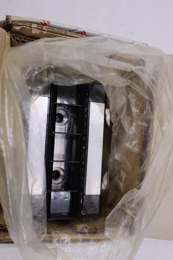 Used NEW IN BOX Rexroth R165131320 Linear Guide Slider STOCK H924A