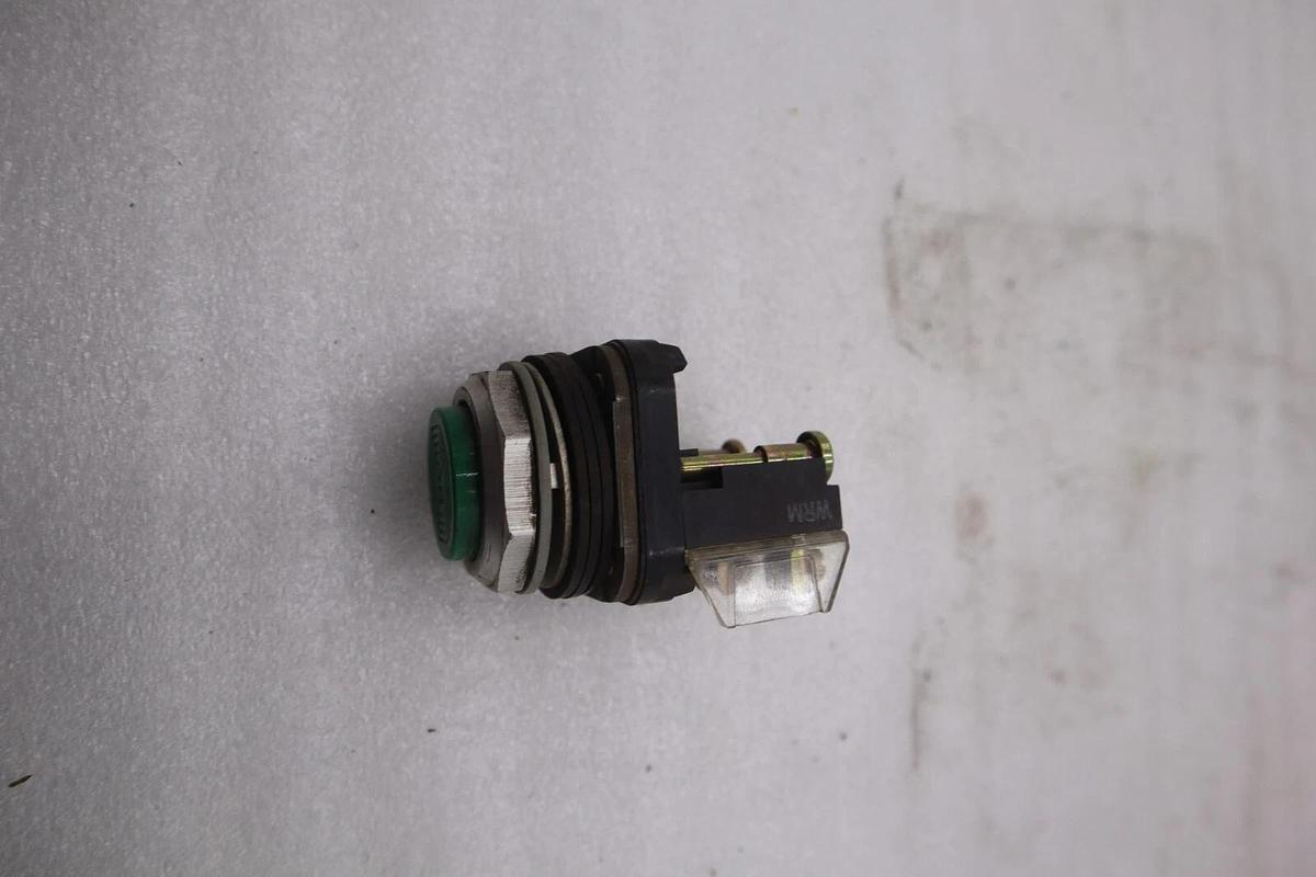 ALLEN BRADLEY 800T-A  /T   GREEN BUTTON CONTACT BLOCK STOCK #K-3701