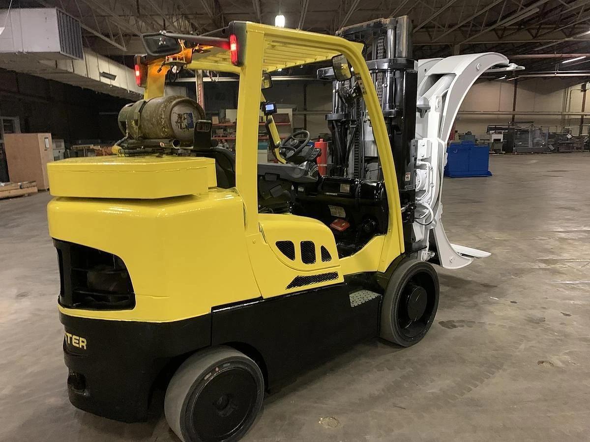 Used 15,500 POUND HYSTER MODEL S155FT FORKLIFT WITH 84" CASCADE PAPER ROLL CLAMP