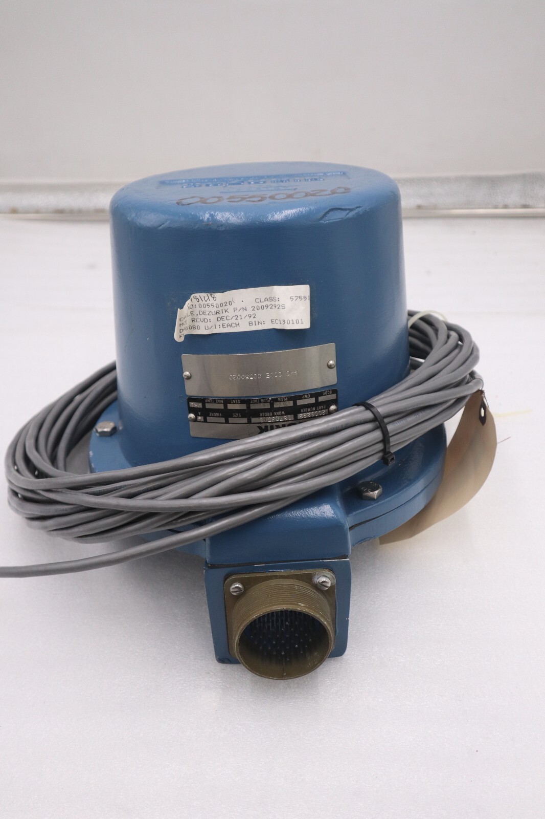 Used NEW OPEN BOX DEZURIK 2009292 VALVE POSTIONER STOCK G698