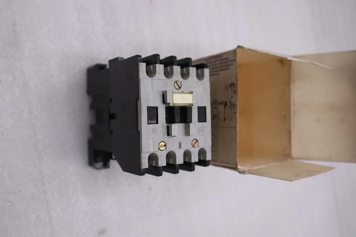 NEW OPEN BOX AB Allen Bradley 100-A24ND3, Contactor STOCK K3982CC