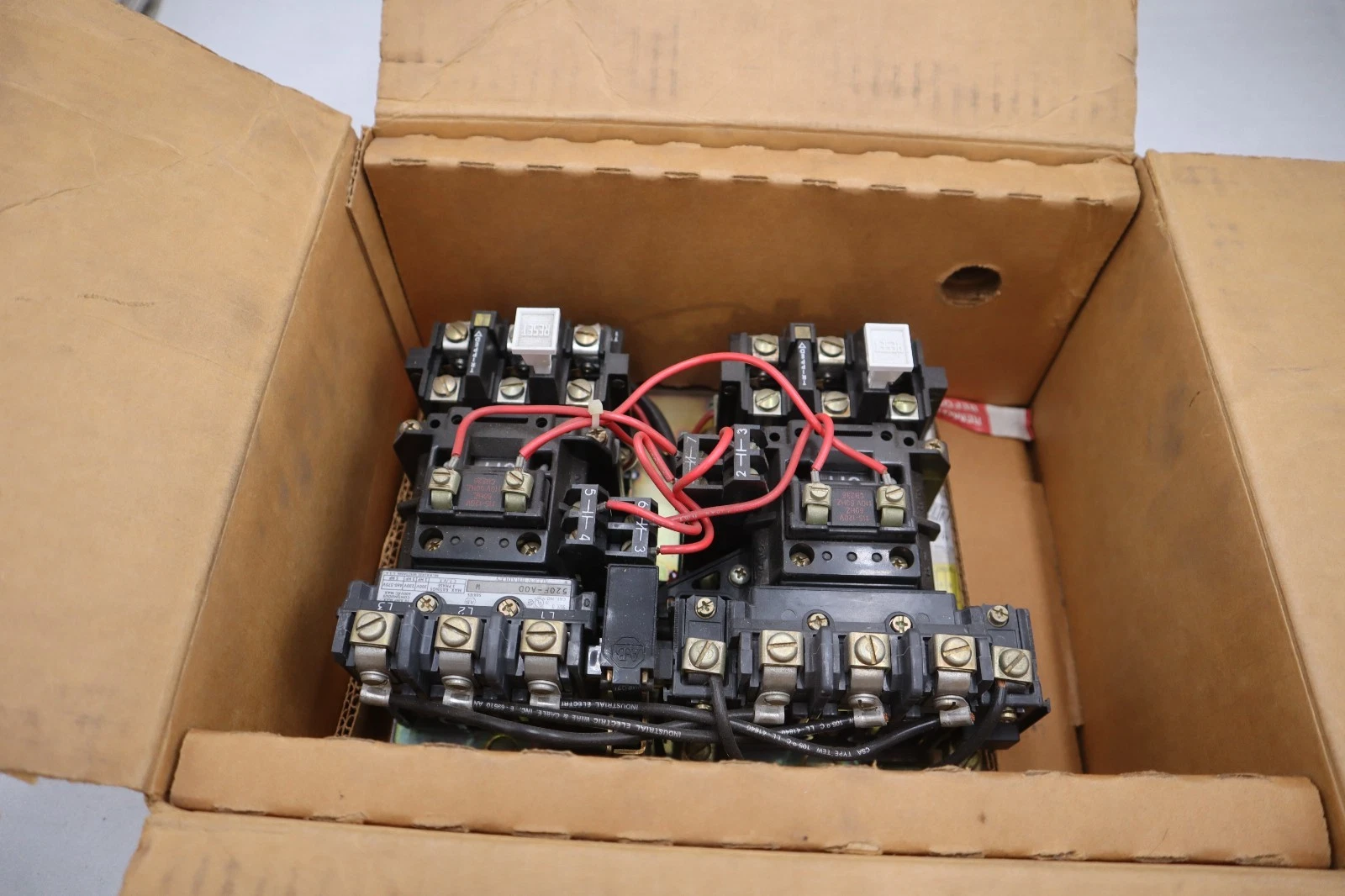 Used NEW ALLEN BRADLEY 520F-A0D SER W REVERSING STARTER SIZE 0 - STOCK 1417CC