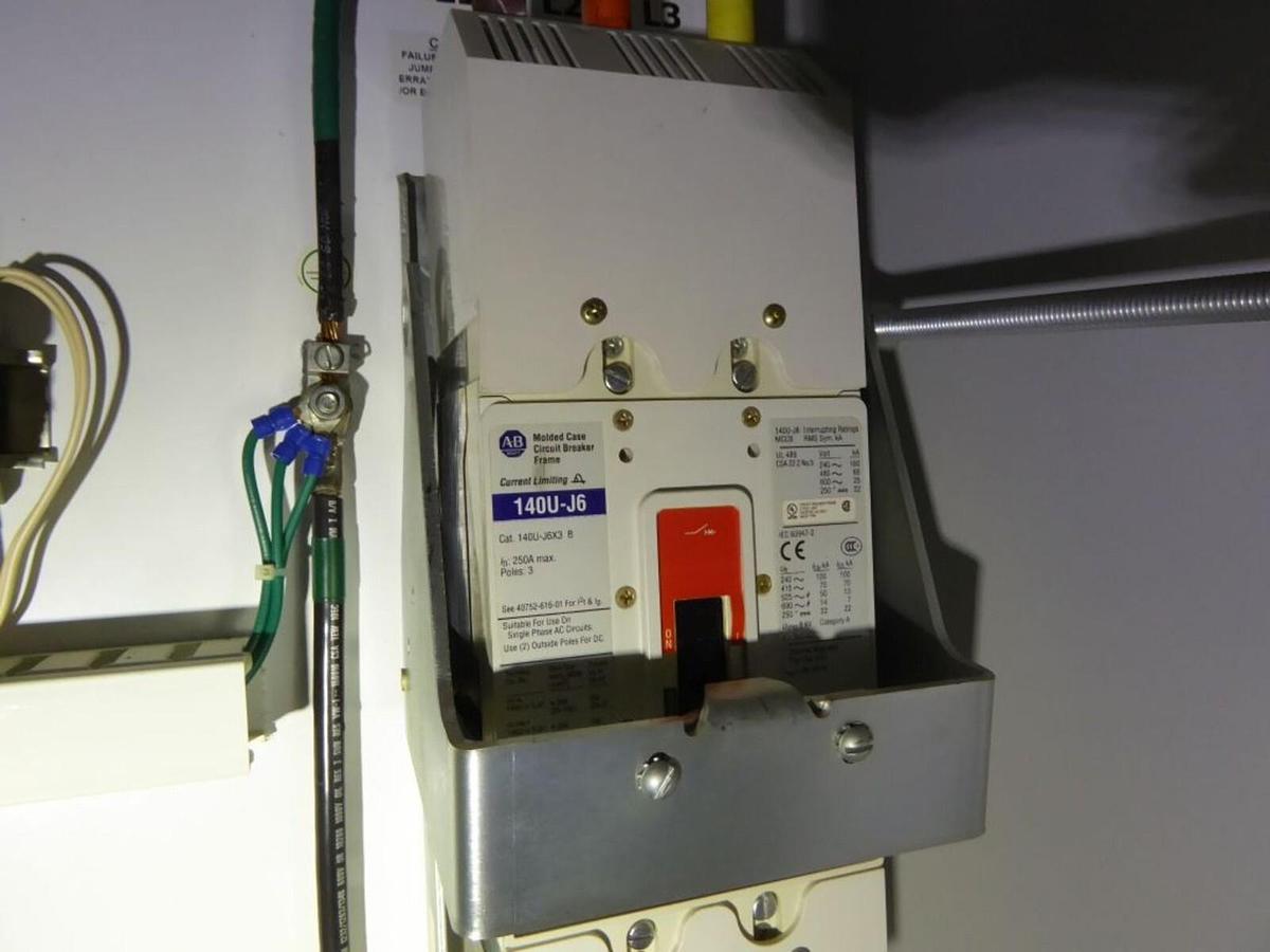 Used 20BD156A0AYNANC0 / B Allen Bradley 156 460V 125HP Powerflex 700 W/ CABINET #S611