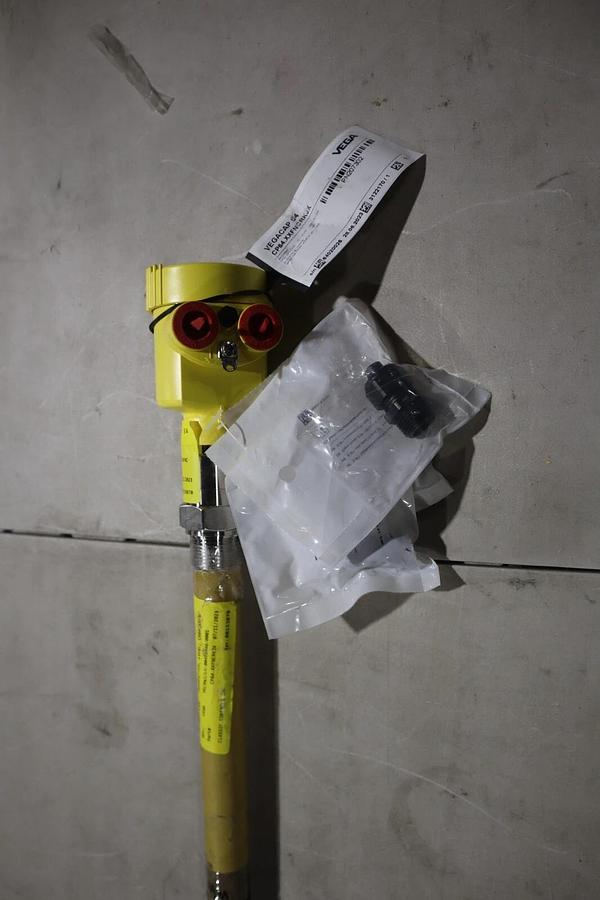 Used VEGA VEGACAP 64 OIL SENSOR CP64.XXFNCRKJX NEW UNIT STOCK G744