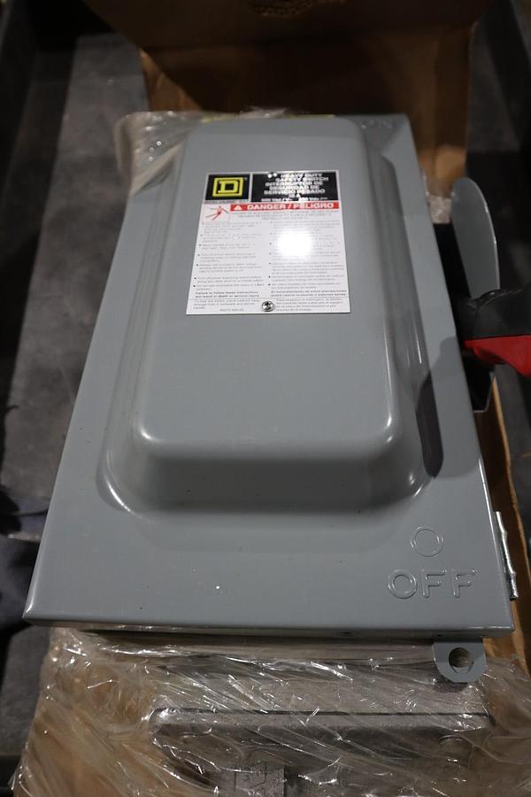 NEW SQUARE D H361AWC FUSIBLE SAFETY RECEPTACLE SWITCH 30AMP STOCK H716