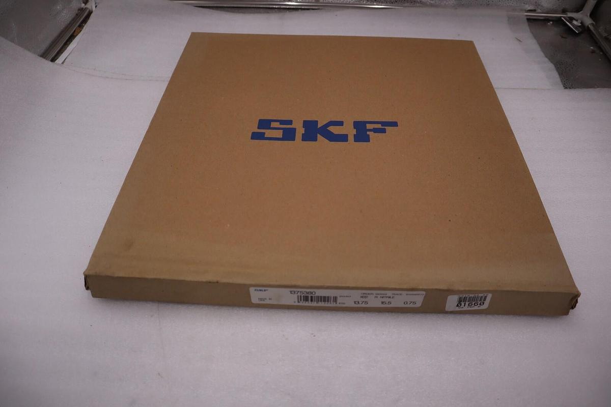 CR Seals (SKF) 1375380 Nitrile Oil Seal NEW IN BOX (FOUR AVAILABLE) STOCK 2242B