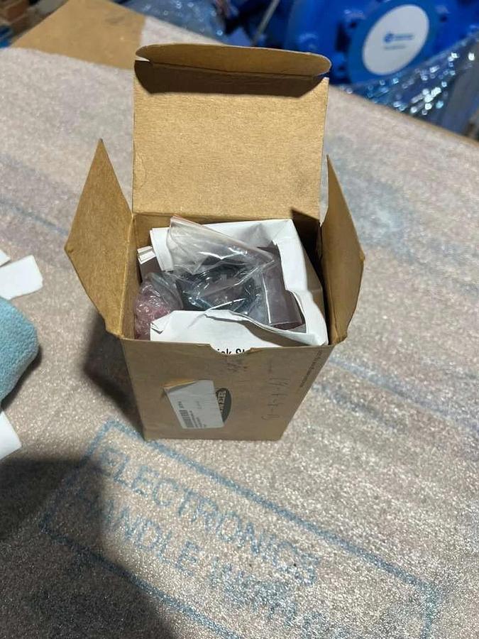 BANNER ENGINEERING  DX80N2Q45BL-RG  / 29044 Sensor NEW OPEN BOX STK L702CC