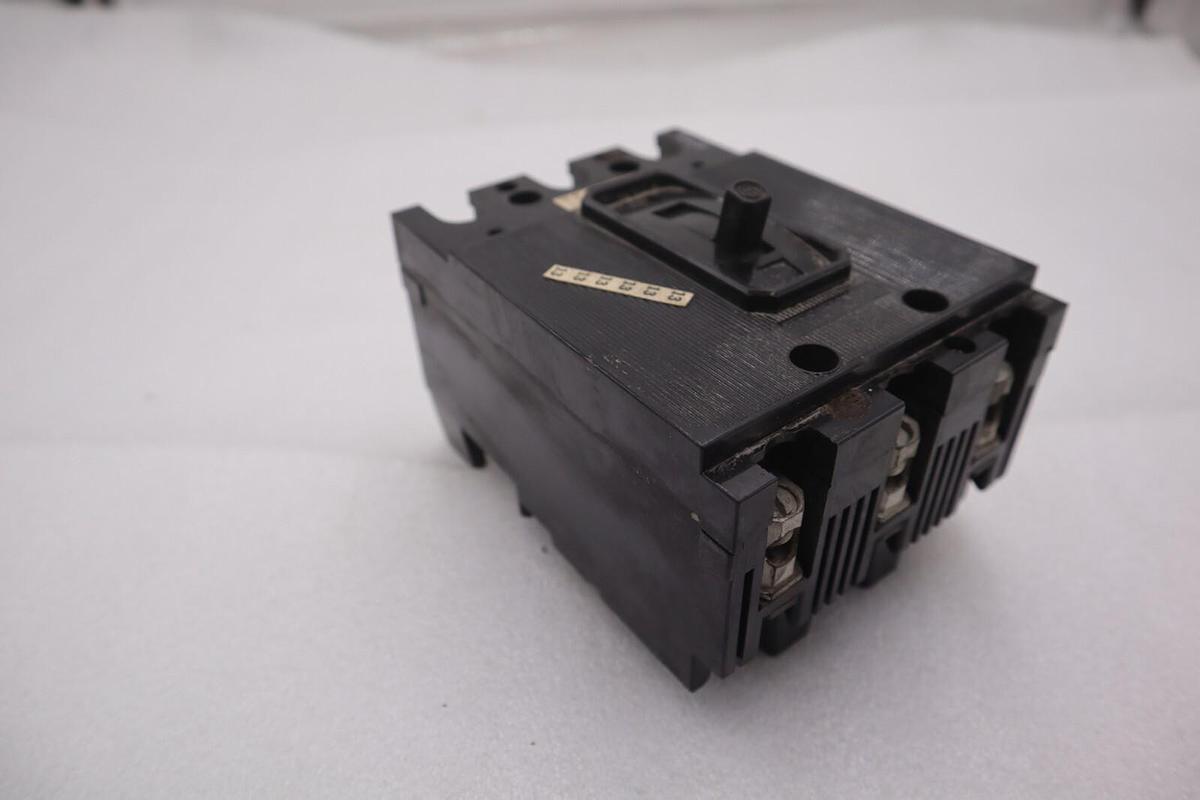 Used ITE SIEMENS EE3B040 EE3-B040 CIRCUIT BREAKER 40 AMP 3 POLE 240 Volt STOCK B-629
