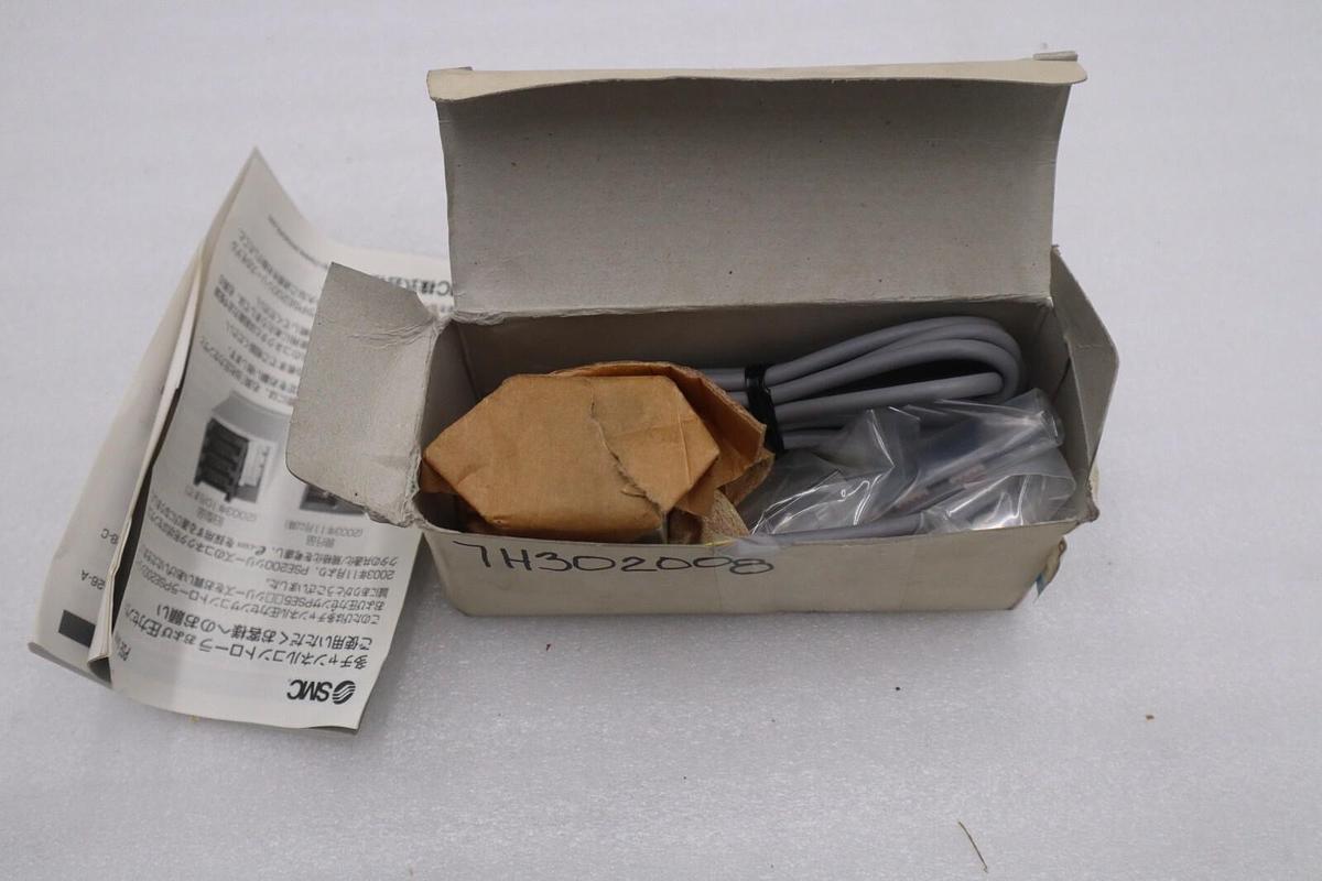 Used NEW OPEN BOX SMC Pressure switch table PSE200-B4C STOCK 614-D
