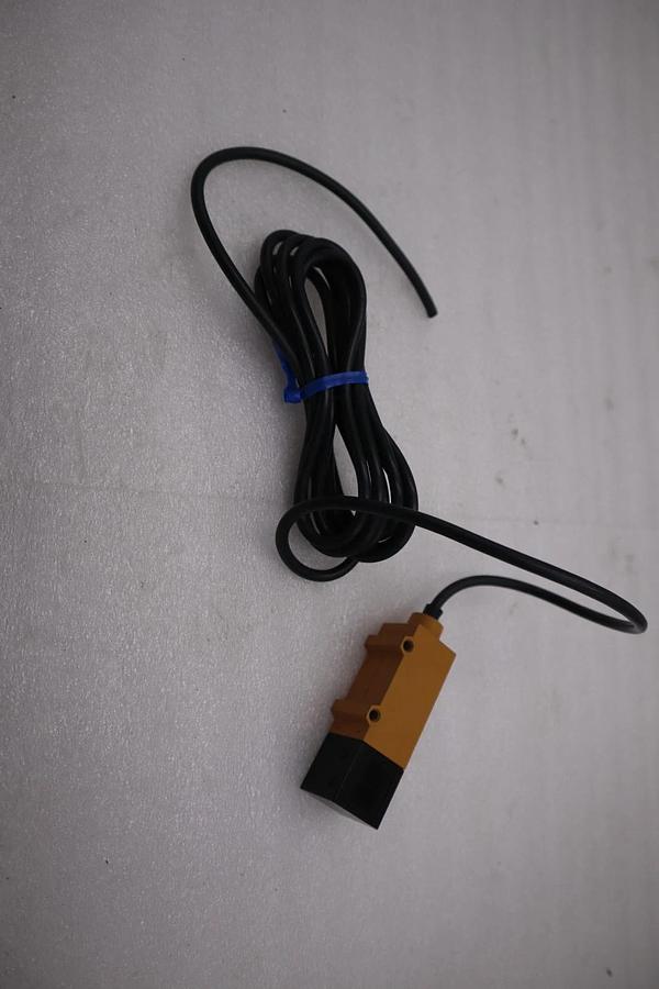 Used Omron E3S-RS30E42-30 Photoelectric Switch 12-24v-dc STOCK H1474A