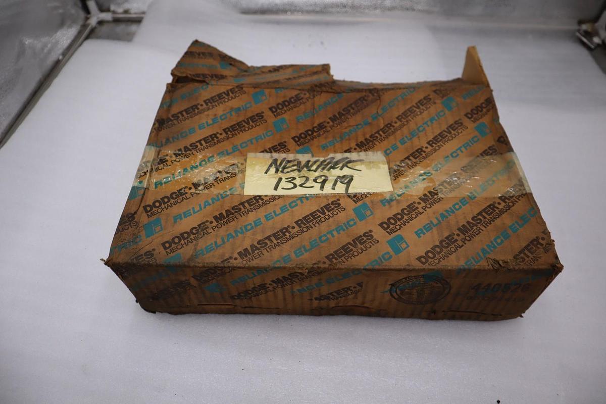 Used NEW OPEN BOX Dodge P2B-SCM-307 3-7/16” Bore Pillow Block Bearing STOCK 1674CC