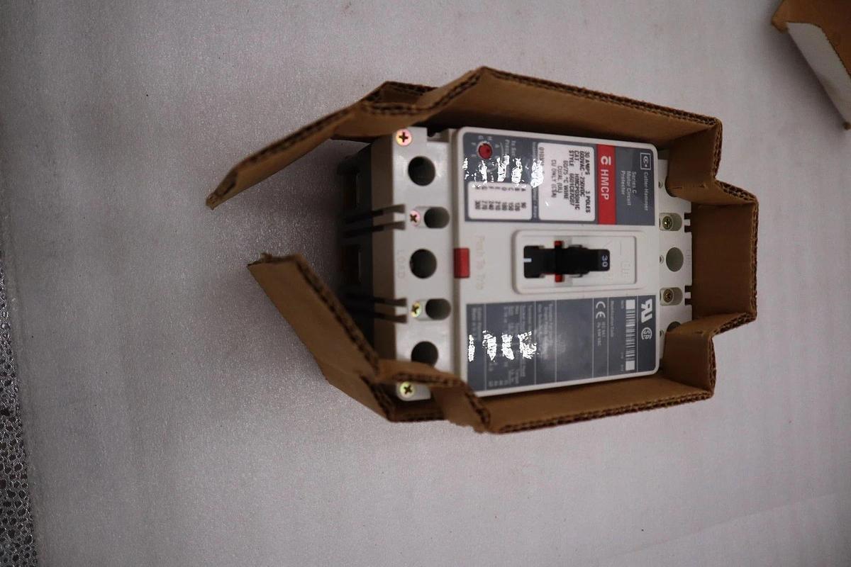 NEW OPEN BOX CUTLER HAMMER HMCP030H1C 30A 3 POLE CIRCUIT BREAKER STK GF1106