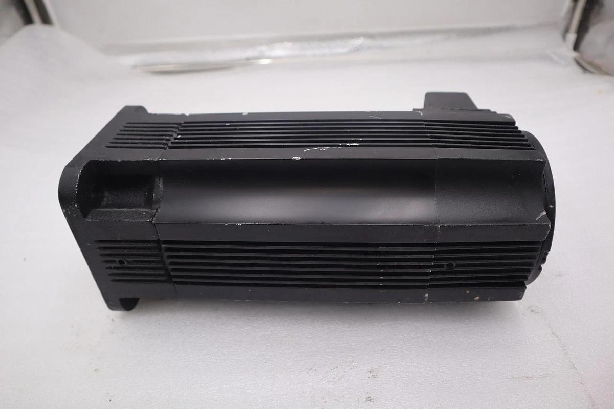 Used ALLEN BRADLEY 1326AB-B420H-M2L SERVO MOTOR AC PERMANENT MAGNET STOCK M-160